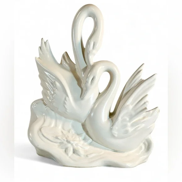 HULL Pottery- Matte White Ceramic Swan Sculpture Planter/Vase circa 1940-50s - Picture 2 of 12
